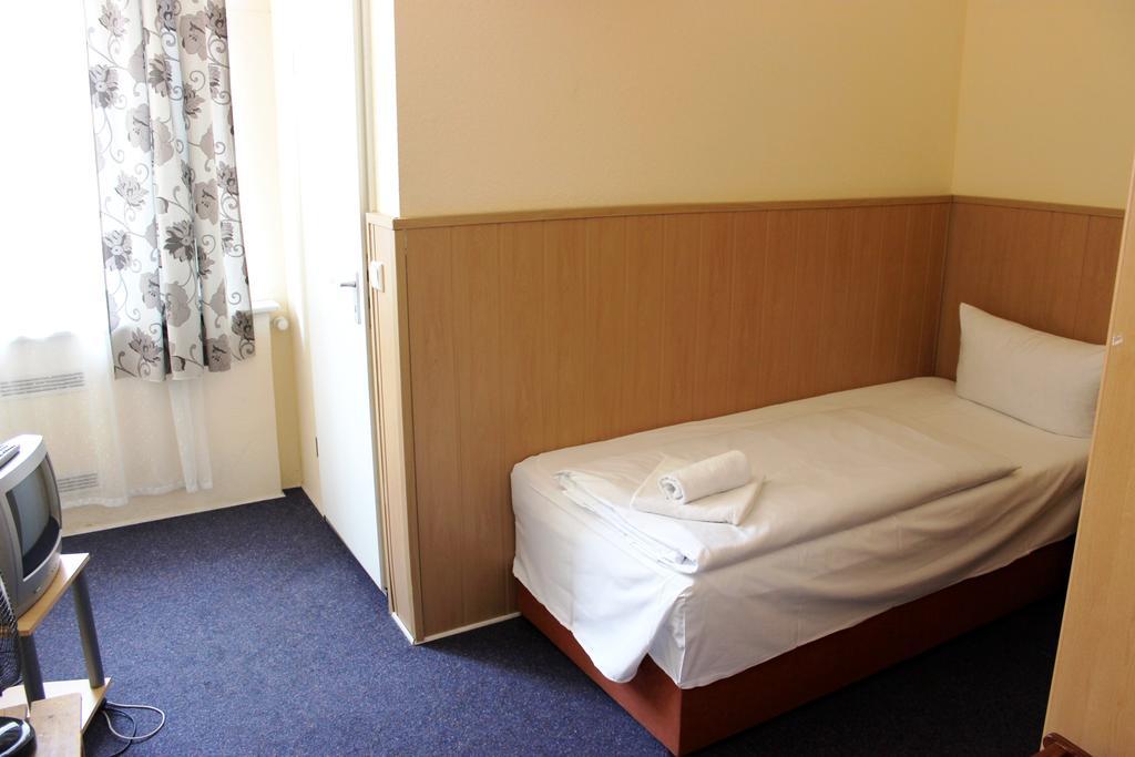 Hotel-Pension Rheingold Am Kurfuerstendamm Berlin Extérieur photo